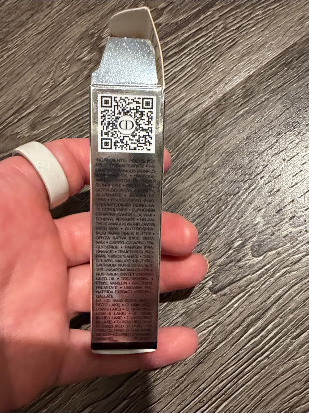 Dior Hydrating Lip Balm Stick — Soft Pink Glow 001 - Picture 8 of 9